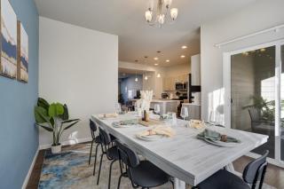 Modern Townhome - Prime Location - Pup Friendly - 0