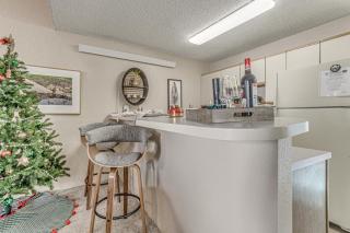 Walk to Midtown Ruidoso! Cozy Eagles Nest Condo - 6