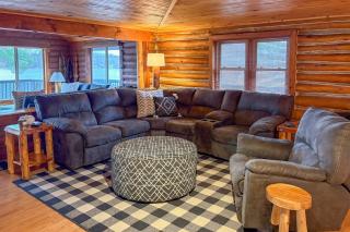 Diamond Lake Waterfront Cabin with Deck and Dock! - 1