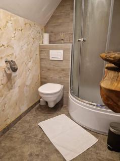 Koča na Pikovem - 1