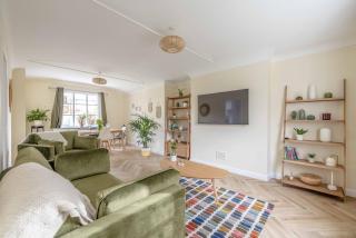 Cosy 3 Bed Cottage in Windsor, Perfect for Small Families & Couples, Sleeps 5! - 4