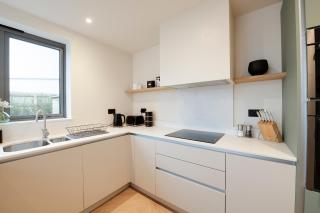 New Modern 5BR Family Retreat Near Coast & Forest - 7