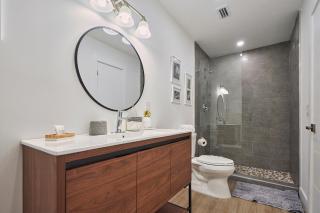 Lakefront Villa: Tropical Backyard & Kayak TGH - 3