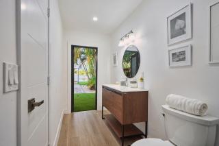 Lakefront Villa: Tropical Backyard & Kayak TGH - Miami - 2