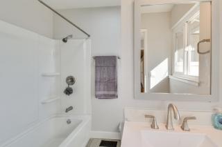 2 Mi to UC Merced Modern Home with Private Yard - 1