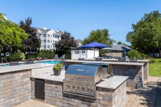 S End Loft w Pool Art Gallery Steps to T BOS-360 - 9