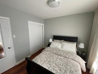 Adorable 3 private rooms- main with free parking - 7