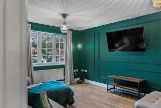 Spacious 5 Bed House in Reading by Amber Stays, Perfect for Business & Contractors, Sleeps 12! - 9