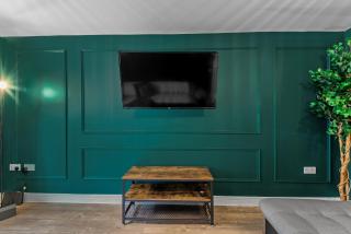 Spacious 5 Bed House in Reading by Amber Stays, Perfect for Business & Contractors, Sleeps 12! - 2