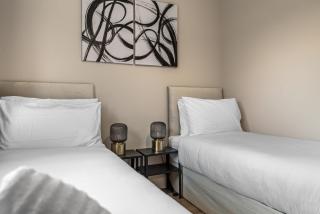 Spacious 5 Bed House in Reading by Amber Stays, Perfect for Business & Contractors, Sleeps 12 - 5