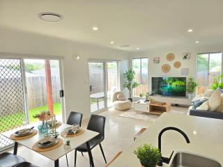 Modern Logan Reserve Retreat - 8