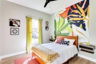 Large 7 Bedrooms Vibrant Art Spacious - 9