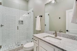 Large 7 Bedrooms Vibrant Art Spacious - 8