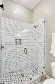 Large 7 Bedrooms Vibrant Art Spacious - 7