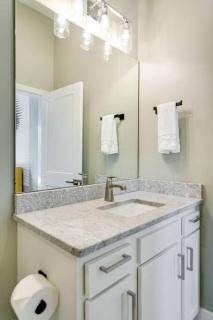 Large 7 Bedrooms Vibrant Art Spacious - 3