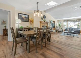 Hot Tub and Game Room 15 mi to Yosemite South Gate - 4