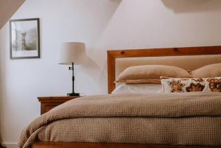 Peytons Luxury Suite at The Four Daughters Inn - 5