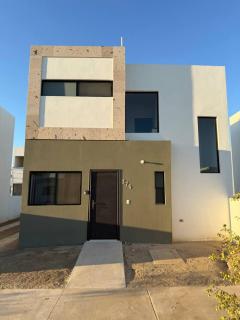 Cozy Modern Retreat with Pool - 9