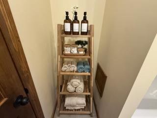 Private 2BR Forest Suite with Hot tub, pond, 17 acres of trails - 2