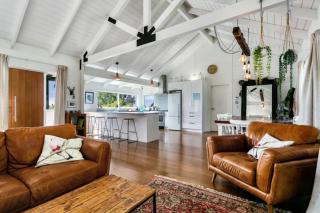 The Villa - Summer Retreat with Amazing Lake Views - 8