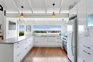 The Villa - Summer Retreat with Amazing Lake Views - 9