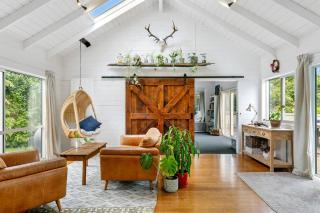 The Villa - Summer Retreat with Amazing Lake Views - 6