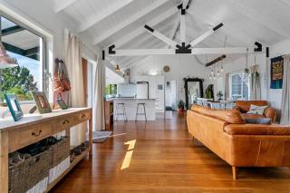 The Villa - Summer Retreat with Amazing Lake Views - 4