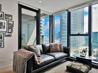 Convenient Cosy Hideaway with Pool Gym Spa Sauna - 3