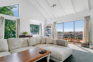 The Villa - Summer Retreat with Amazing Lake Views - 1