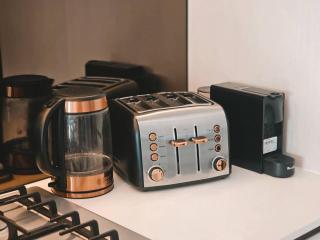 Convenient Cosy Hideaway with Pool Gym Spa Sauna - 4