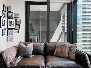 Convenient Cosy Hideaway with Pool Gym Spa Sauna - 6