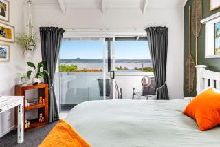 The Villa - Summer Retreat with Amazing Lake Views - 2