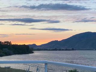 Lakeside Retreat - 7