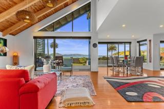 Stunning Beachfront Home - 15 minutes to Clevedon - 3