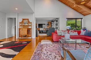 Stunning Beachfront Home - 15 minutes to Clevedon - 2