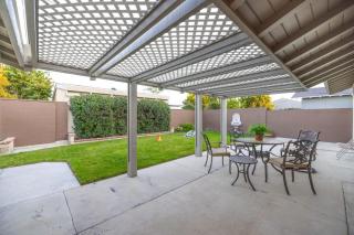 Marbella Lane - Charming 4BR Bungalo for Relaxing Retreat - 9