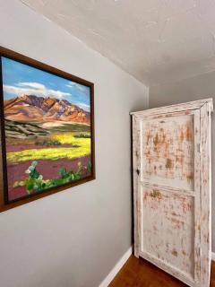 2 bedroom, large fenced yard, 3 mins from farmers market - 1