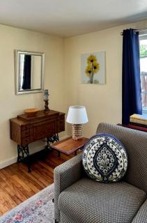 1 king bd with big fenced back yard pets welcome - 8