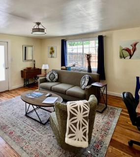 1 king bd with big fenced back yard pets welcome - 3