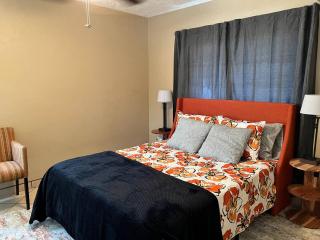 1 bedroom near NMSU. Washer and Dryer in unit, pets welcome. - 2