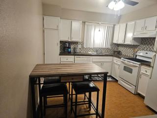 Pup friendly Beautiful 2 Bedroom - 8