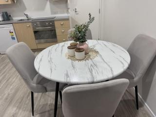 Charming & Cozy Apartment in the Heart of Auckland - 2 bd-2 bth-free carpark - 7