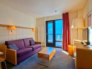 Appartement lumineux 2 pièces, proche des pistes avec balcon - FR-1-425-175 - 0