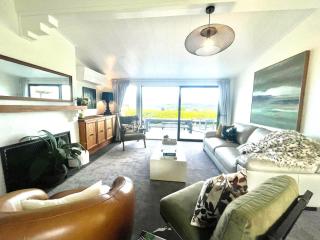 Iconic Taupō Views - 6