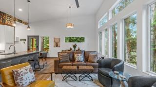 Peaceful Treehouse-Style Stay with Sauna Fire Pit Forest Views Near the Coast The Treehouse by AvantStay - 3