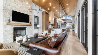 2 Min to Jordanelle Gondola • Hot Tub • Spa Suite • Movie Room Mountain Views Skyridge Summit by AvantStay - 2