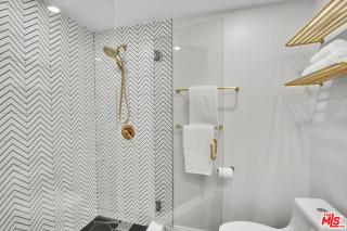 Echo Lake view condo - newly renovated - centrally located - 4