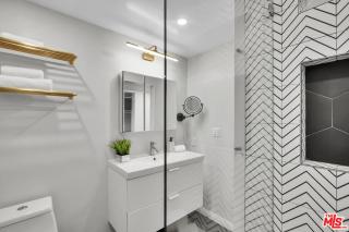 Echo Lake view condo - newly renovated - centrally located - 2