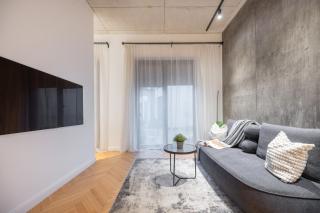 NG Charm in Old Town Apt w-Terrace & Netflix - 3