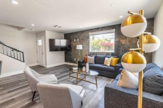 Modern 4BR Stay Premium Beds & Full Kitchen - 2